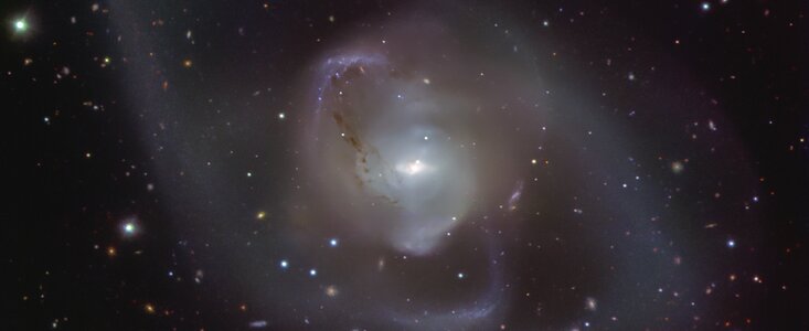 Kozmikus tánc az ESO távcsövének felvételén